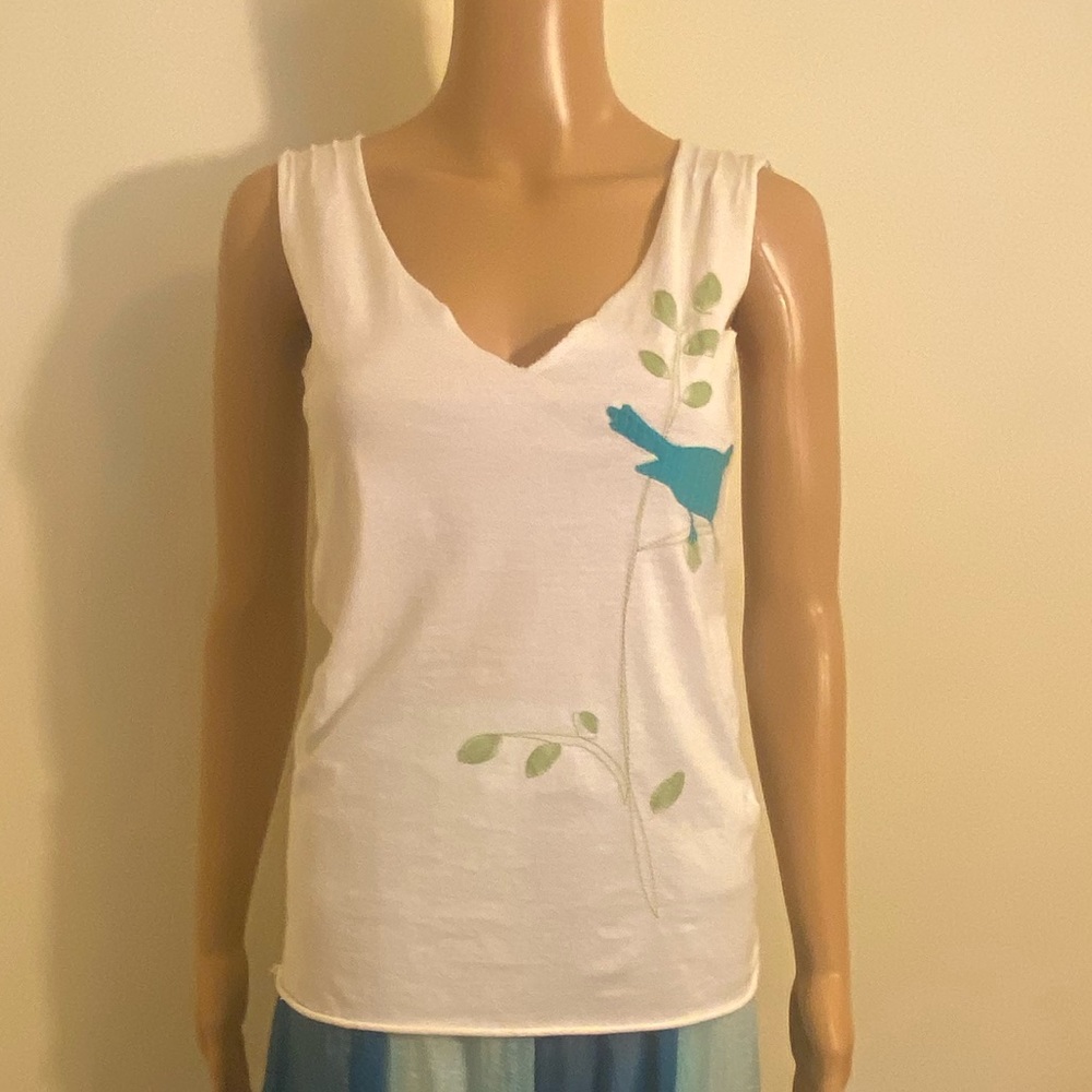 Women’s Old Navy Sleeveless Decorative Tee Shirt